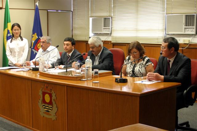 Chineses participam de palestras 